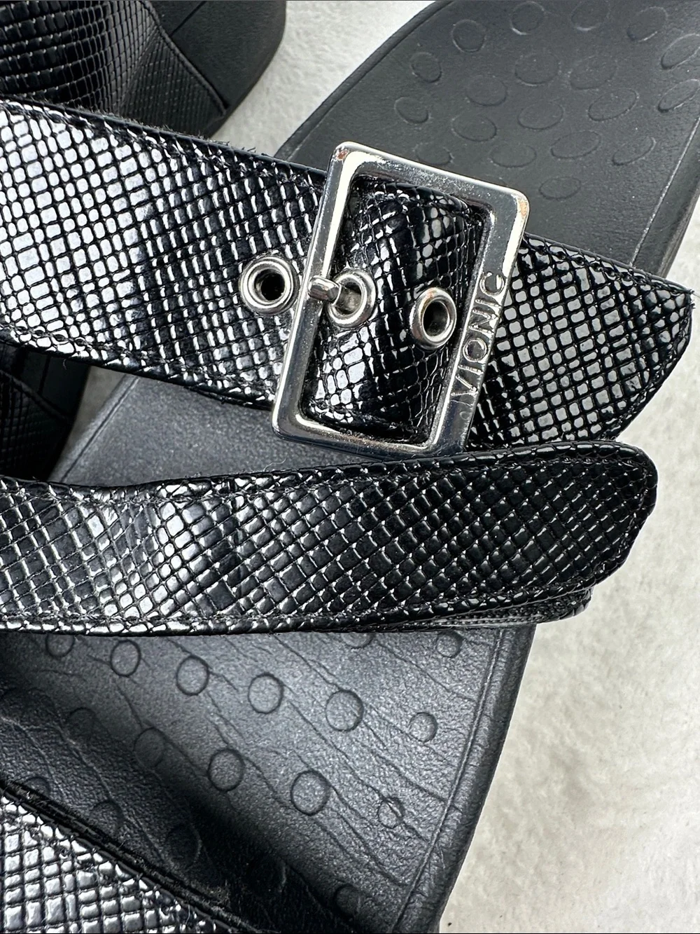 Vionic Black Pacific Rio Lizard Sandals Textured Platform Slide with Buckle - Picture 4 of 16